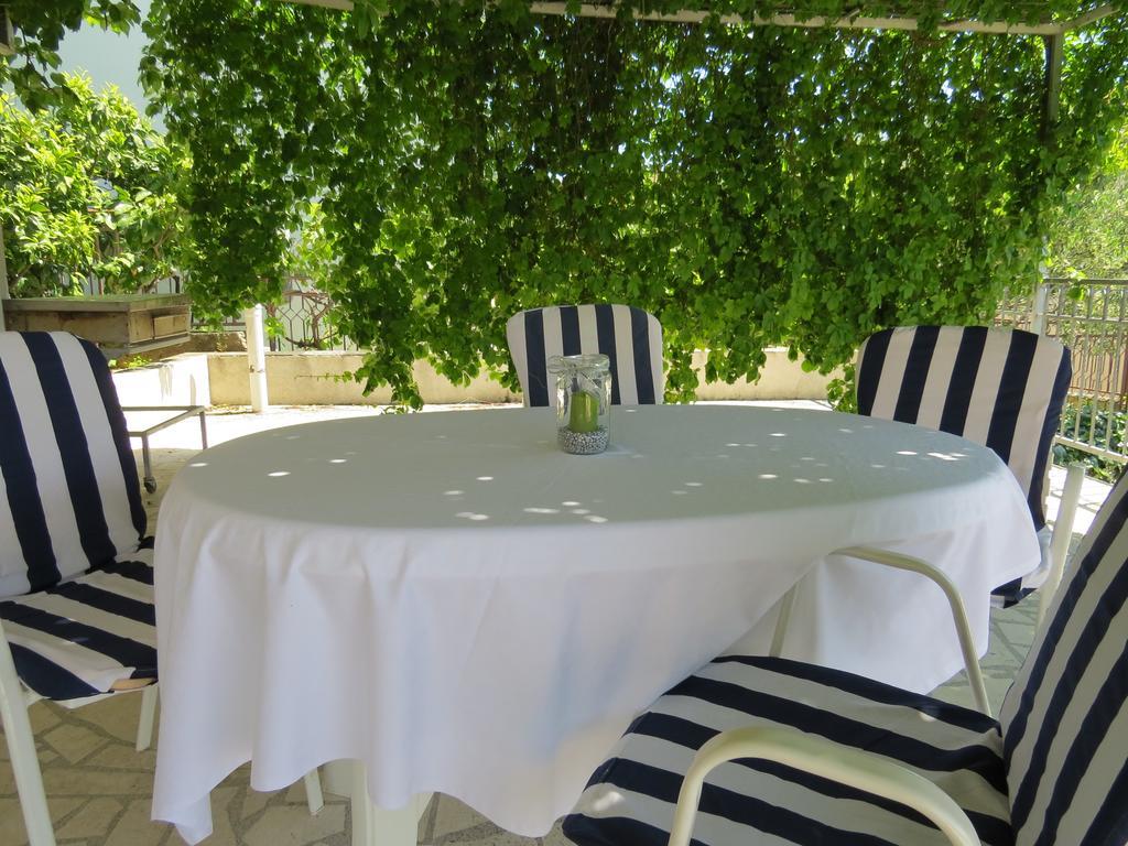 טרוגיר Apartments Lovric - 30 Meters To The Beach מראה חיצוני תמונה