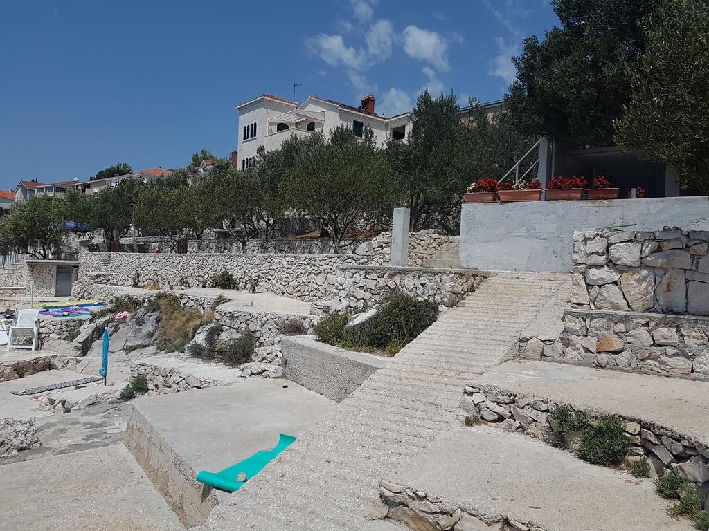 טרוגיר Apartments Lovric - 30 Meters To The Beach מראה חיצוני תמונה