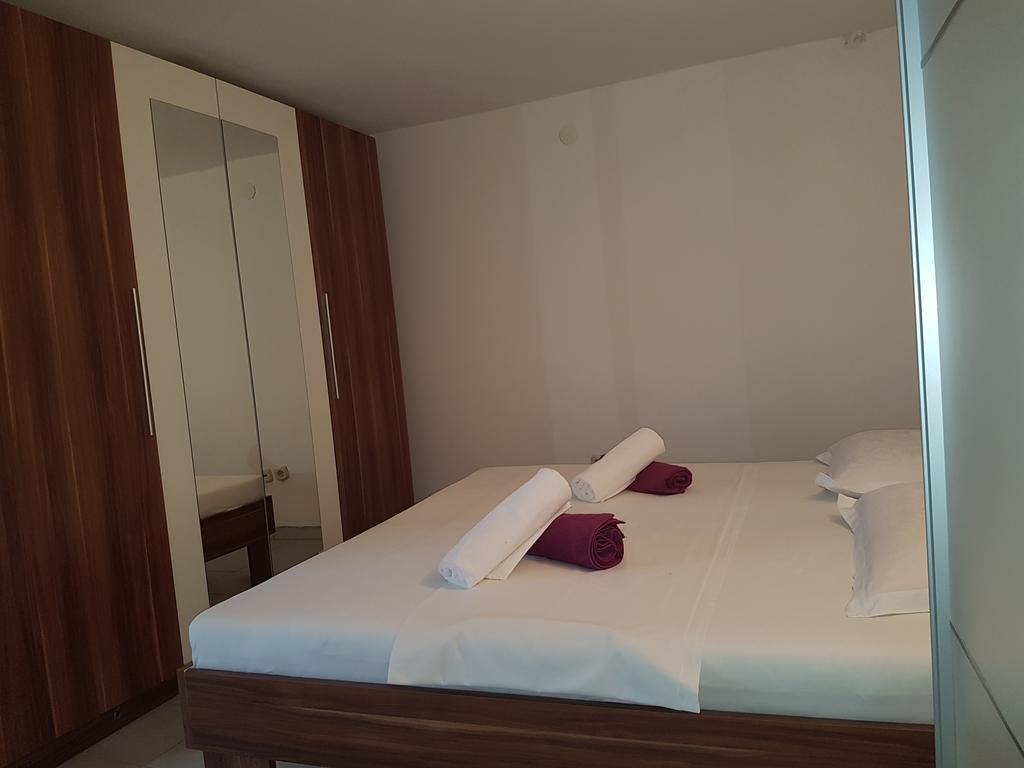 טרוגיר Apartments Lovric - 30 Meters To The Beach מראה חיצוני תמונה