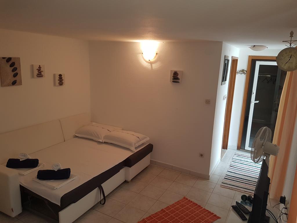 טרוגיר Apartments Lovric - 30 Meters To The Beach מראה חיצוני תמונה