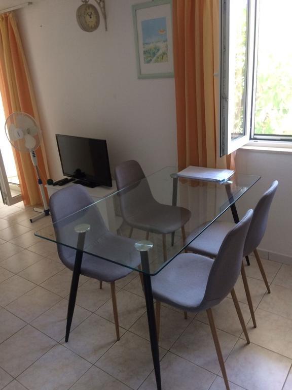 טרוגיר Apartments Lovric - 30 Meters To The Beach מראה חיצוני תמונה