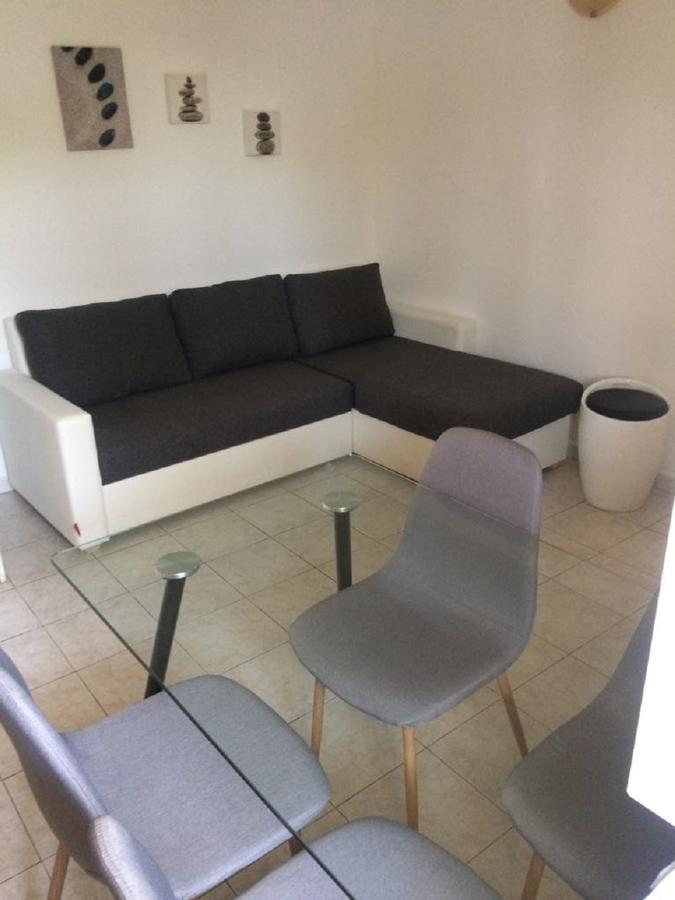 טרוגיר Apartments Lovric - 30 Meters To The Beach מראה חיצוני תמונה