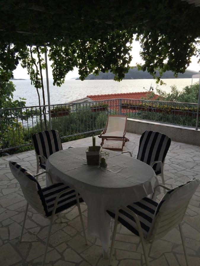 טרוגיר Apartments Lovric - 30 Meters To The Beach מראה חיצוני תמונה